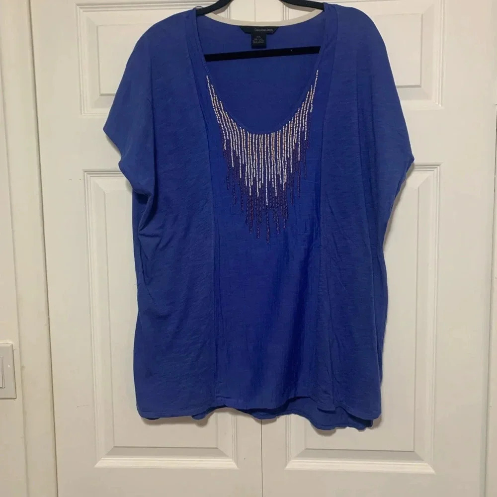 1x Womens Calvin Klein Jeans Short Sleeve V-neck Beaded Embellished Top